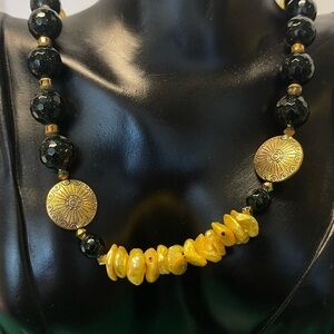 Vintage yellow pearl beaded gold tone necklace